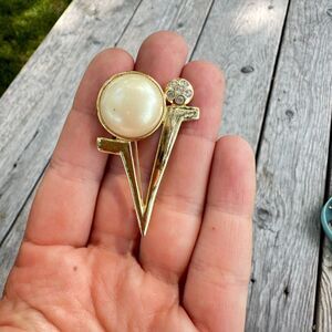 Vintage Jewelry Gold Tone Golf Tee Brooch Pin Golfing Brooch Jewelry